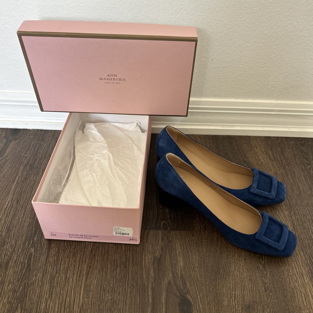 MINT Ann Mashburn Suede Buckle Stacked Block Heel Pump Blue Women's Sz 39.5 US 9